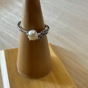 Elegant Silver Pearl Ring